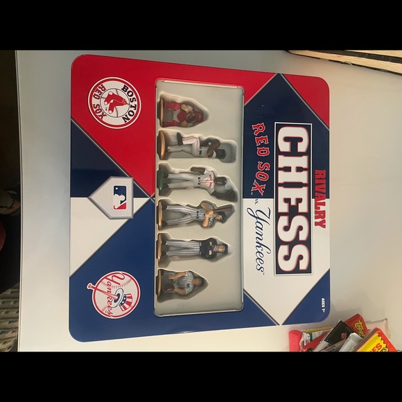 Chess rivalry Red Sox vs Yankees - Picture 4 of 4